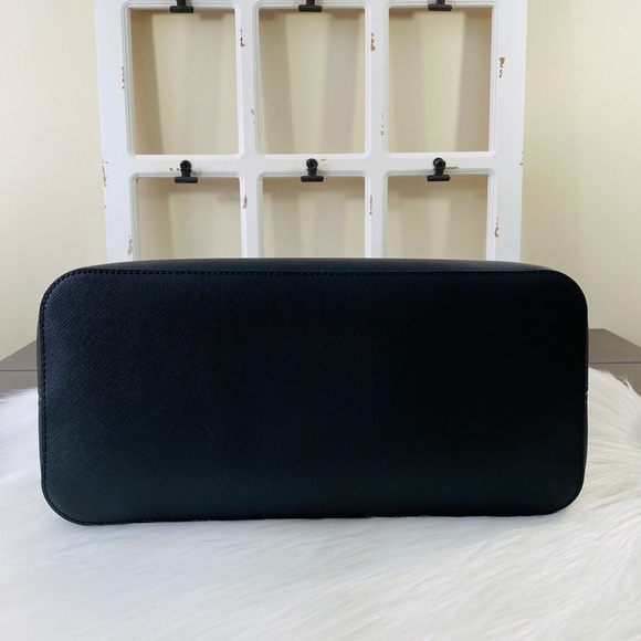 Michael Kors Jet Set Travel Tote - Picture 5 of 11